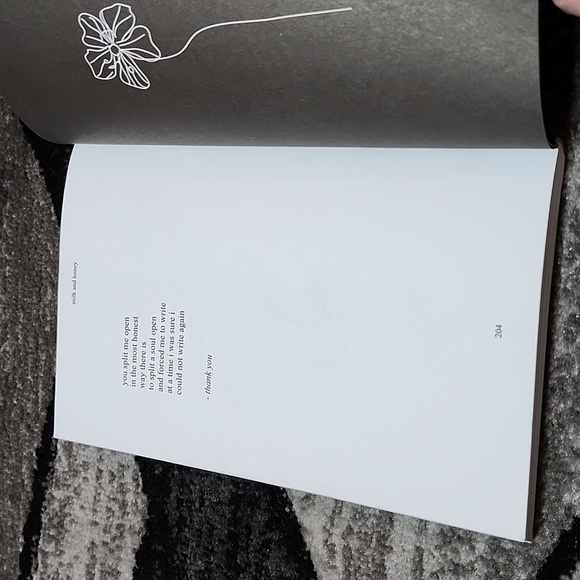 MILK AND HONEY RUPI KAUR NEW YORK TIMES BEST SELLER BOOK 2014 POETRY - Picture 7 of 11